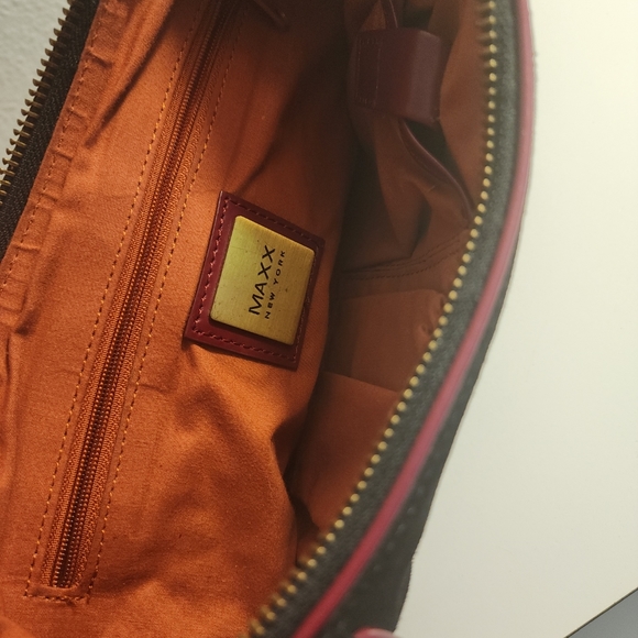 Maxx New York Small Retro Black with dark red trim leather shoulder bag. - Picture 5 of 13